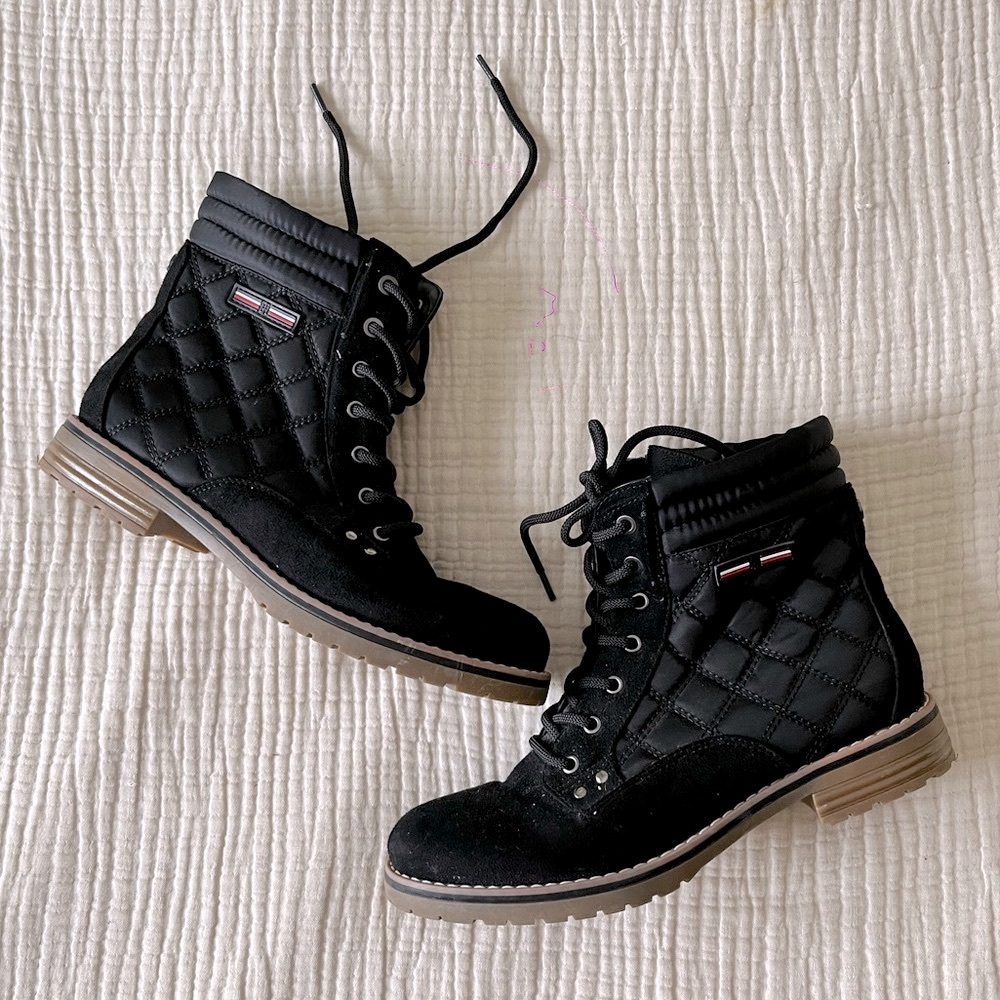 Black Boots size 9 🌻
